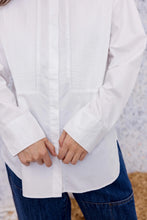 Load image into Gallery viewer, Maud Alice DAINTY - Bobby Pin Shirt - WHITE