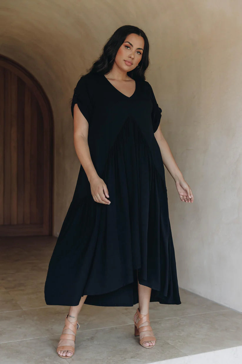 Peak Maxi Dress - BLACK